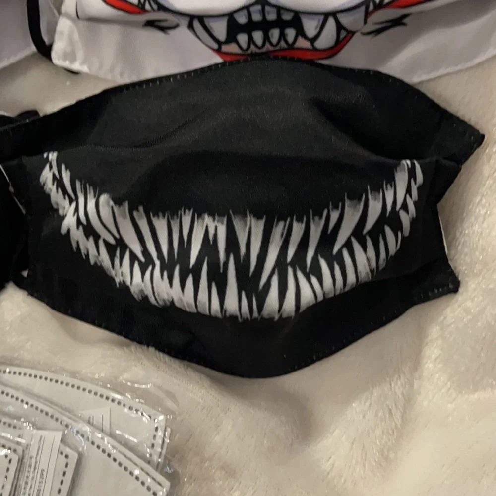 New set/4 mouth face masks